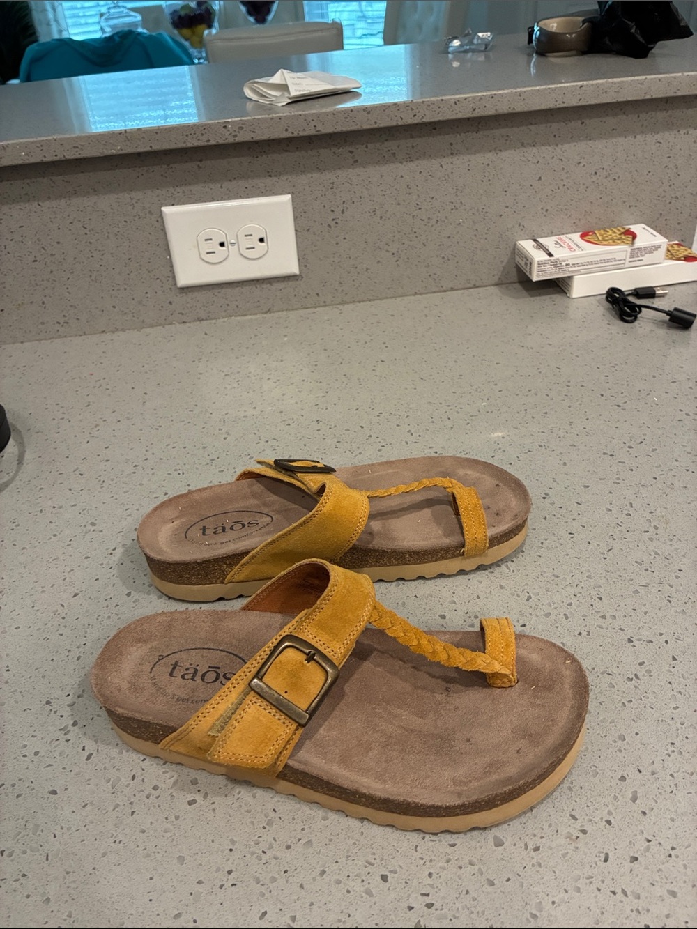Taos Footwear Kids Yellow Suede Braided Toe-Post Sandals with Buckle